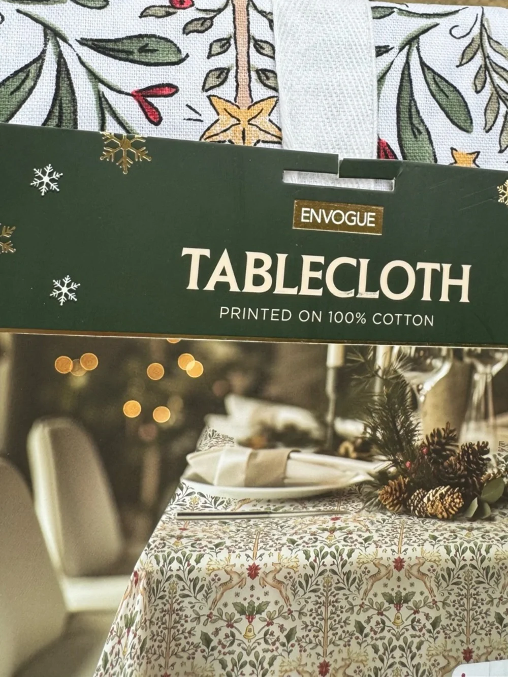 Deck the Halls Holiday Reindeer & Holly White, Green, Red Tablecloth NEW 60x144